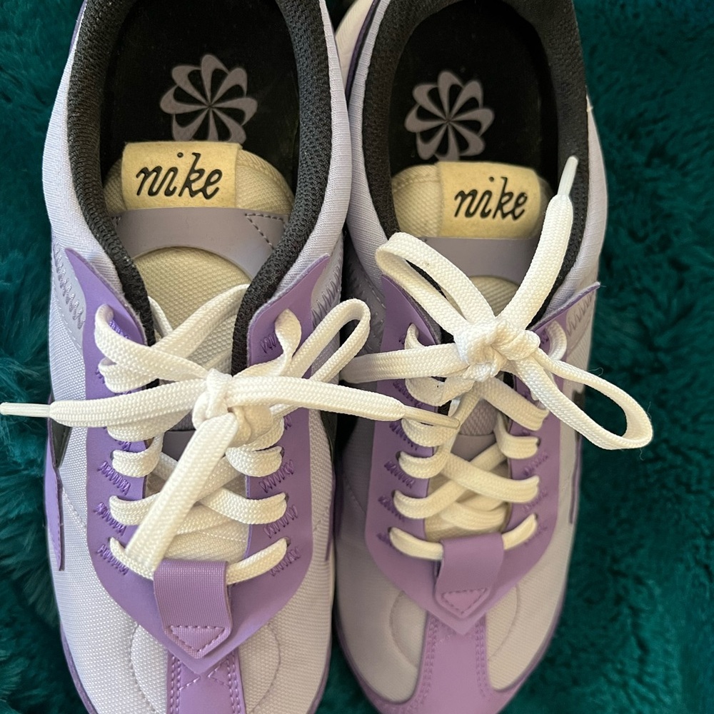 Nike tennis shoes - Picture 3 of 5